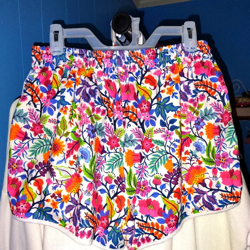 Floral Fiesta Everyday Shorts - Picture 3 of 3
